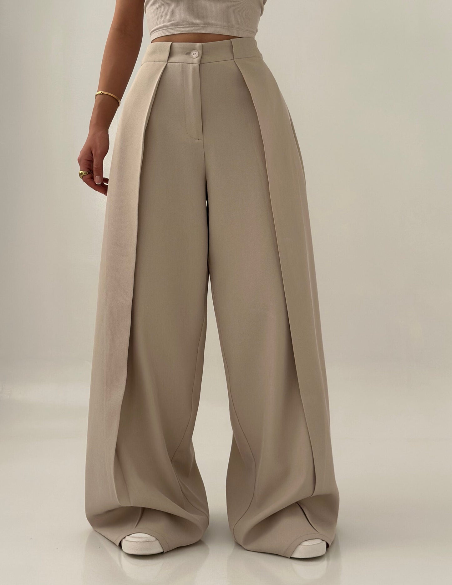 Pantalón palazzo fluido y elegante