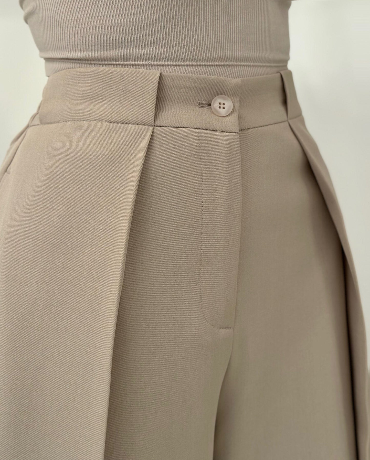 Pantalón palazzo fluido y elegante